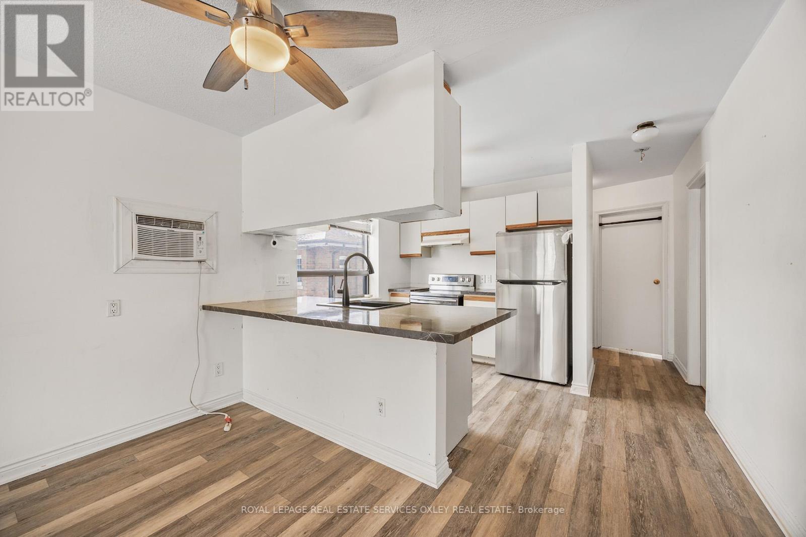 












4 - 31 GLEBE ROAD E

,
Toronto,




Ontario
M4S1N7

