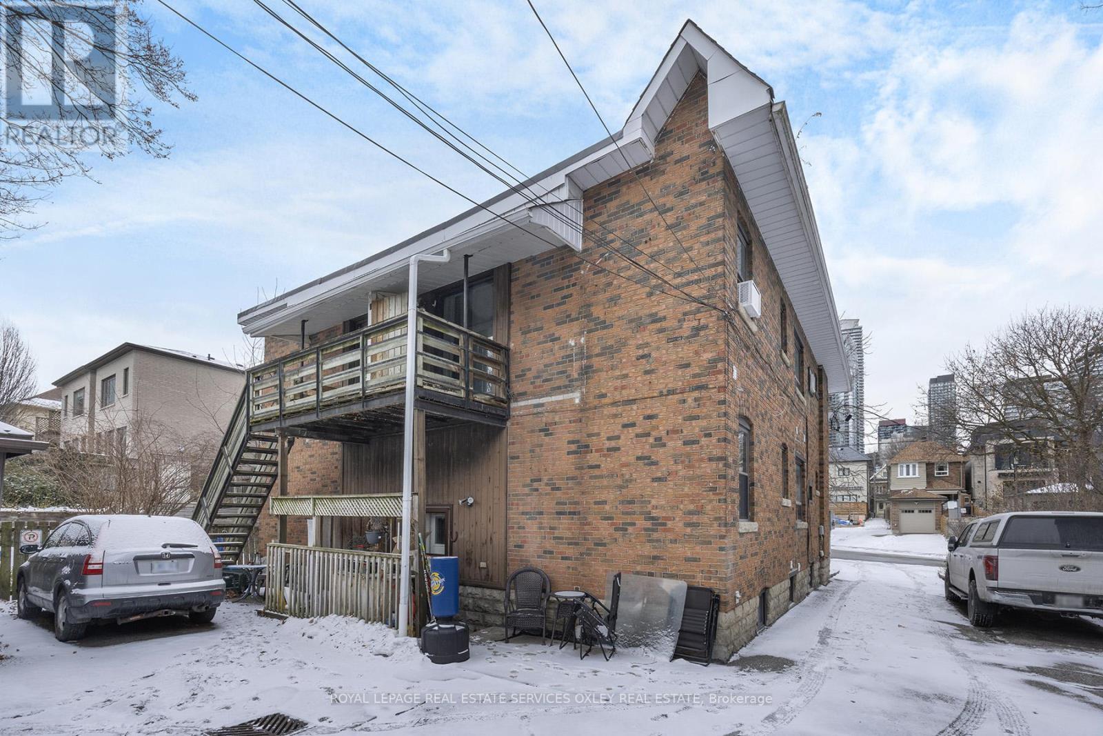 












2 - 31 GLEBE ROAD E

,
Toronto,




Ontario
M4S1N7

