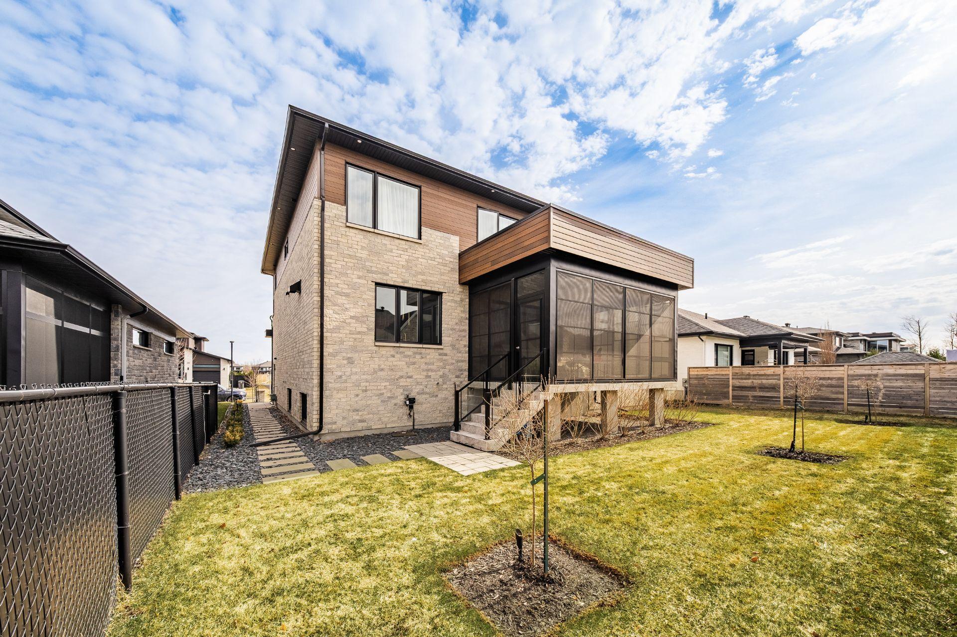 









38


Rue de l'Oiselet

,
Carignan,




QC
J3L7C3

