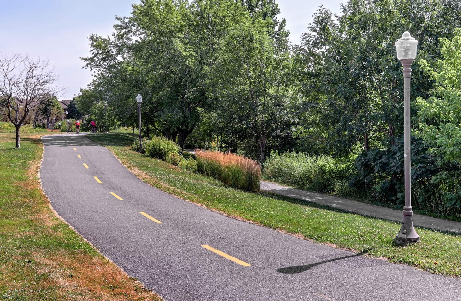 









1135


Rue Bourdages

, 5,
Québec (Les Rivières),




QC
G1M3K5

