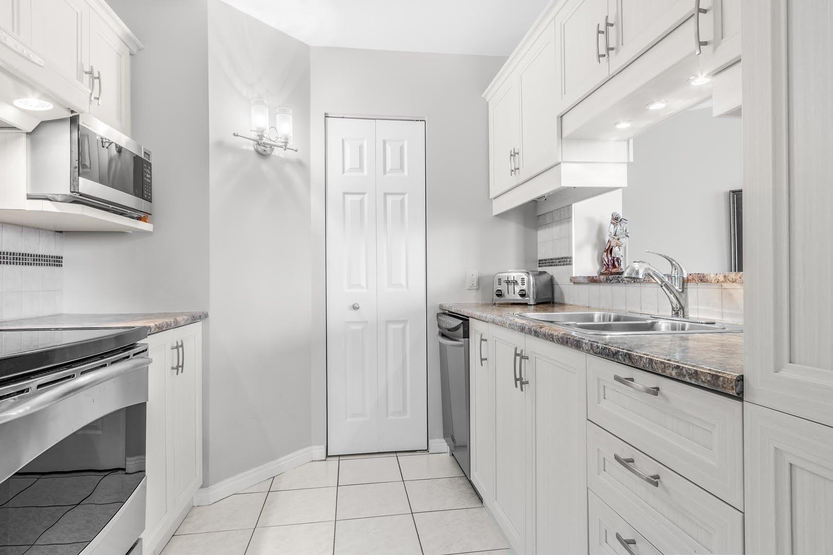 









1135


Rue Bourdages

, 5,
Québec (Les Rivières),




QC
G1M3K5


