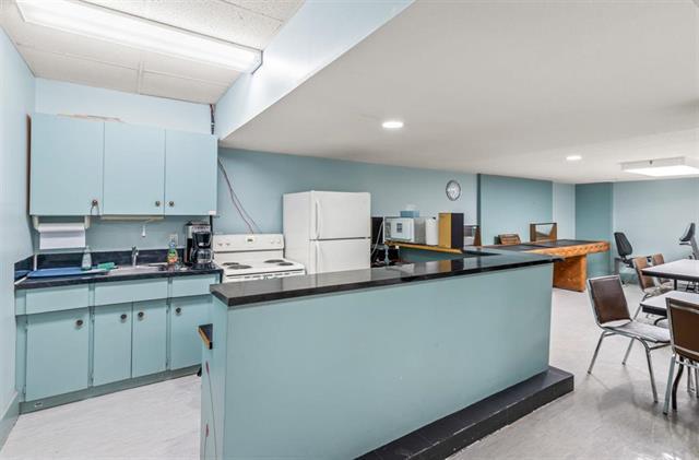









175


Pulberry

ST, 806,
Winnipeg,




MB
R2M 3X6

