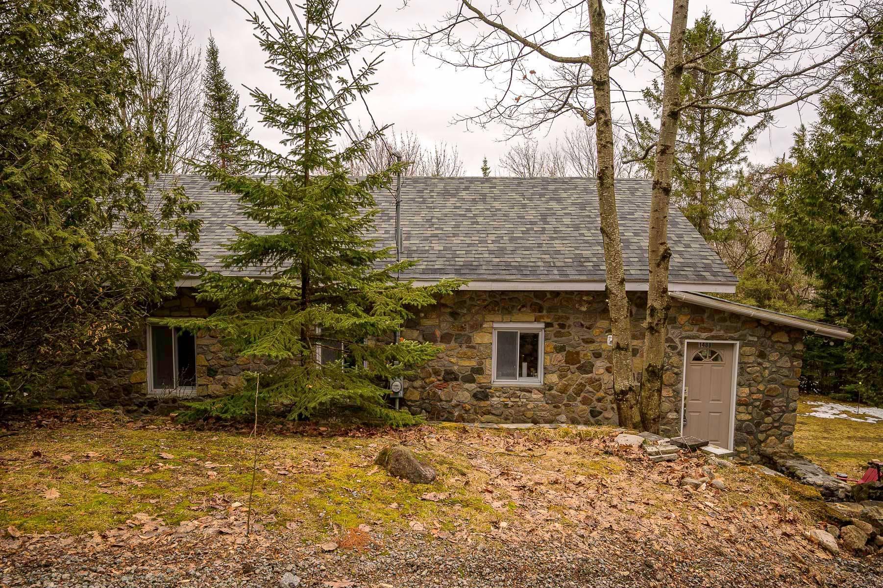 









1488


2e rue du Lac-Prévost

,
Saint-Sauveur,




QC
J0R1R1

