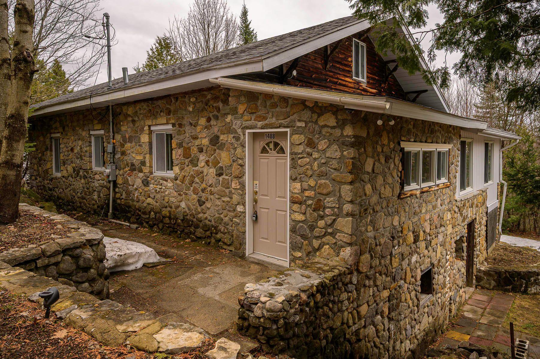 









1488


2e rue du Lac-Prévost

,
Saint-Sauveur,




QC
J0R1R1

