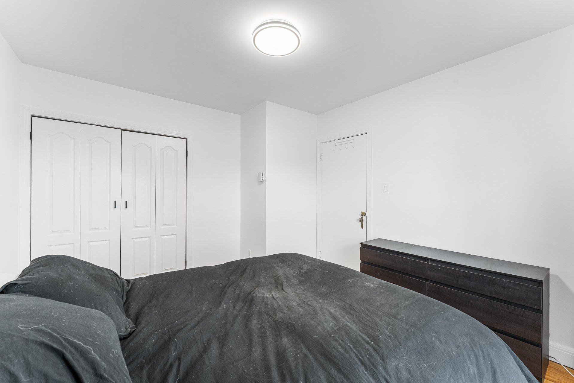 









56

 - A


10e Avenue N.

,
Sherbrooke (Fleurimont),




QC
J1E2S9

