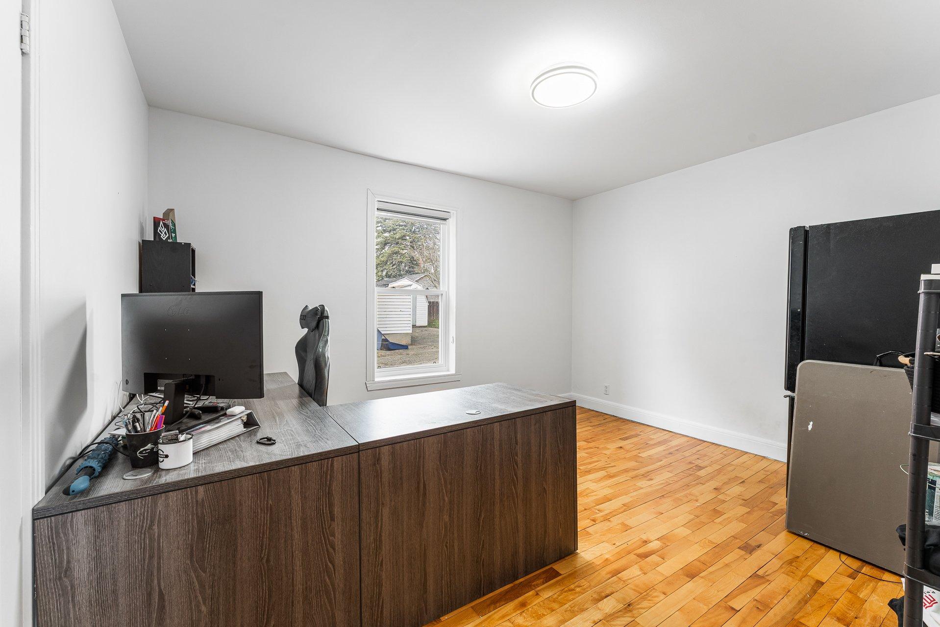 









56

 - A


10e Avenue N.

,
Sherbrooke (Fleurimont),




QC
J1E2S9

