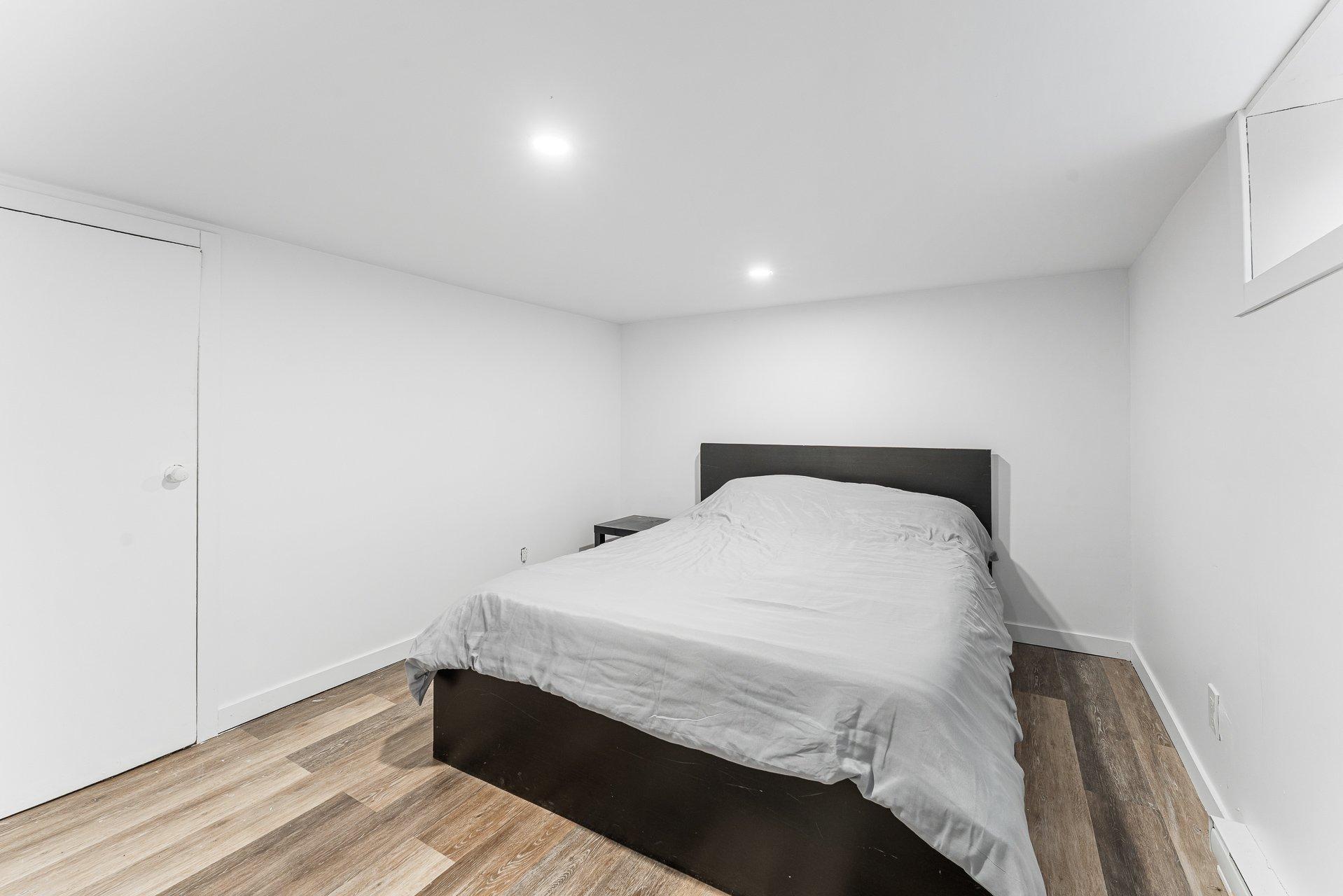 









56

 - A


10e Avenue N.

,
Sherbrooke (Fleurimont),




QC
J1E2S9

