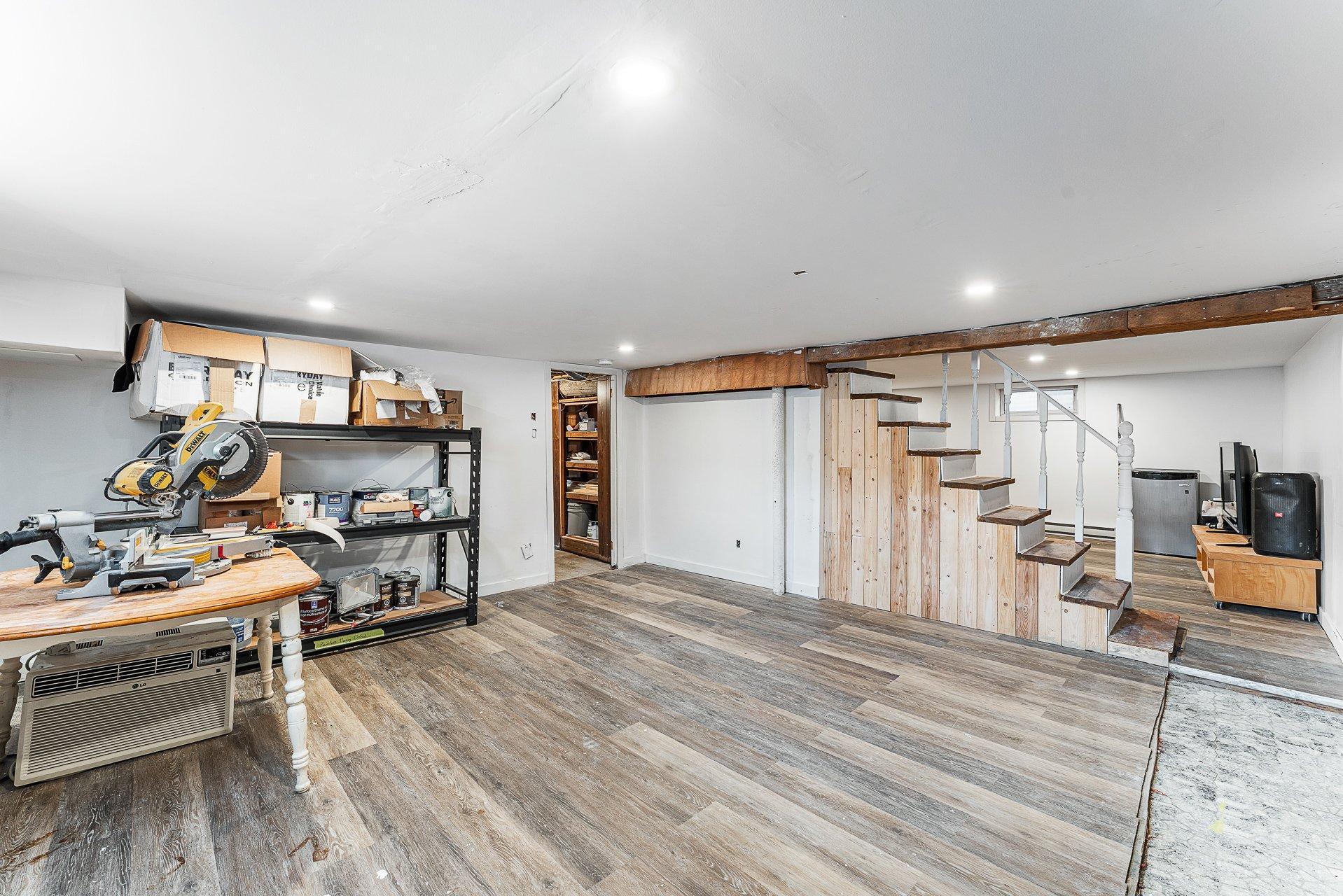 









56

 - A


10e Avenue N.

,
Sherbrooke (Fleurimont),




QC
J1E2S9

