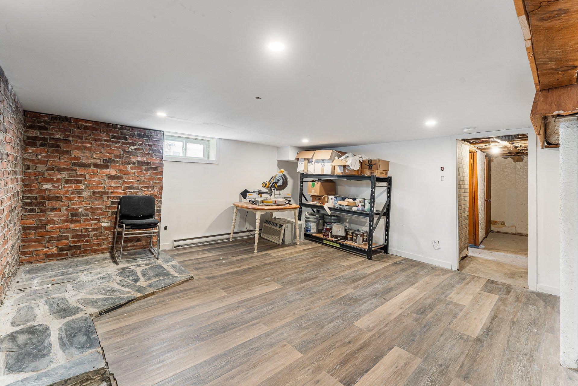 









56

 - A


10e Avenue N.

,
Sherbrooke (Fleurimont),




QC
J1E2S9

