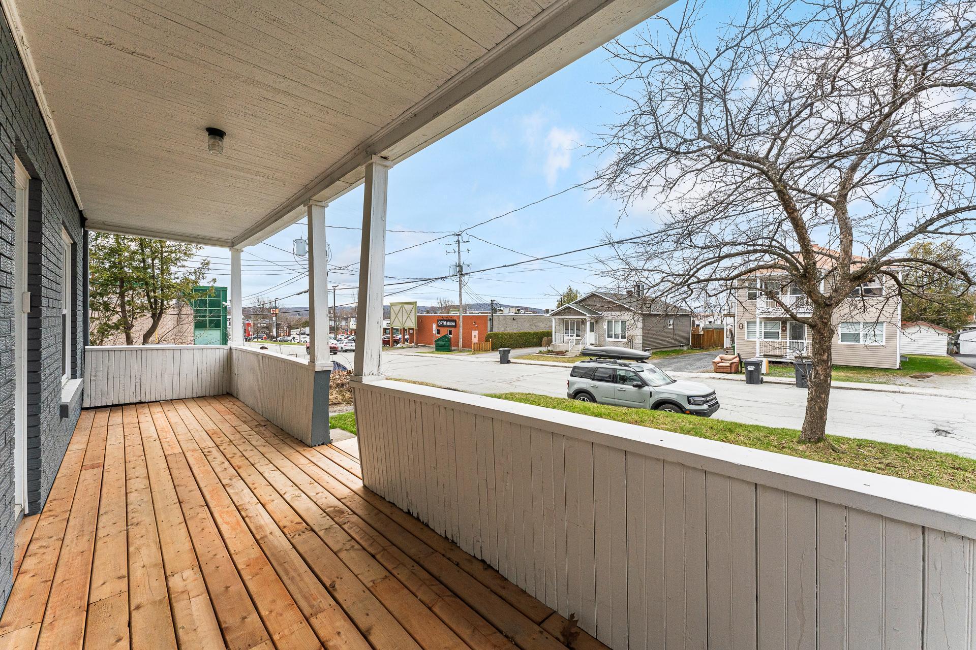 









56

 - A


10e Avenue N.

,
Sherbrooke (Fleurimont),




QC
J1E2S9

