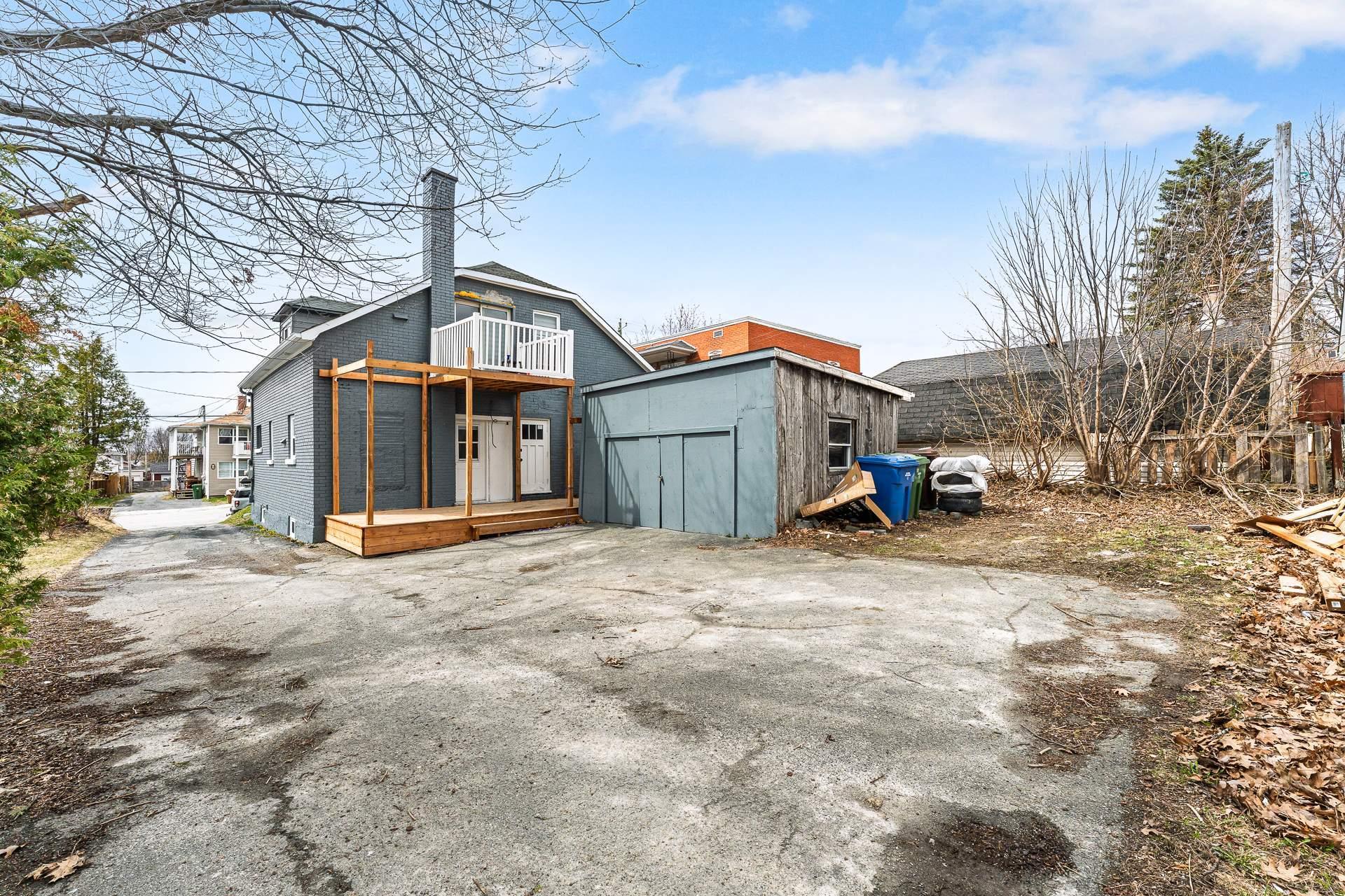 









56

 - A


10e Avenue N.

,
Sherbrooke (Fleurimont),




QC
J1E2S9

