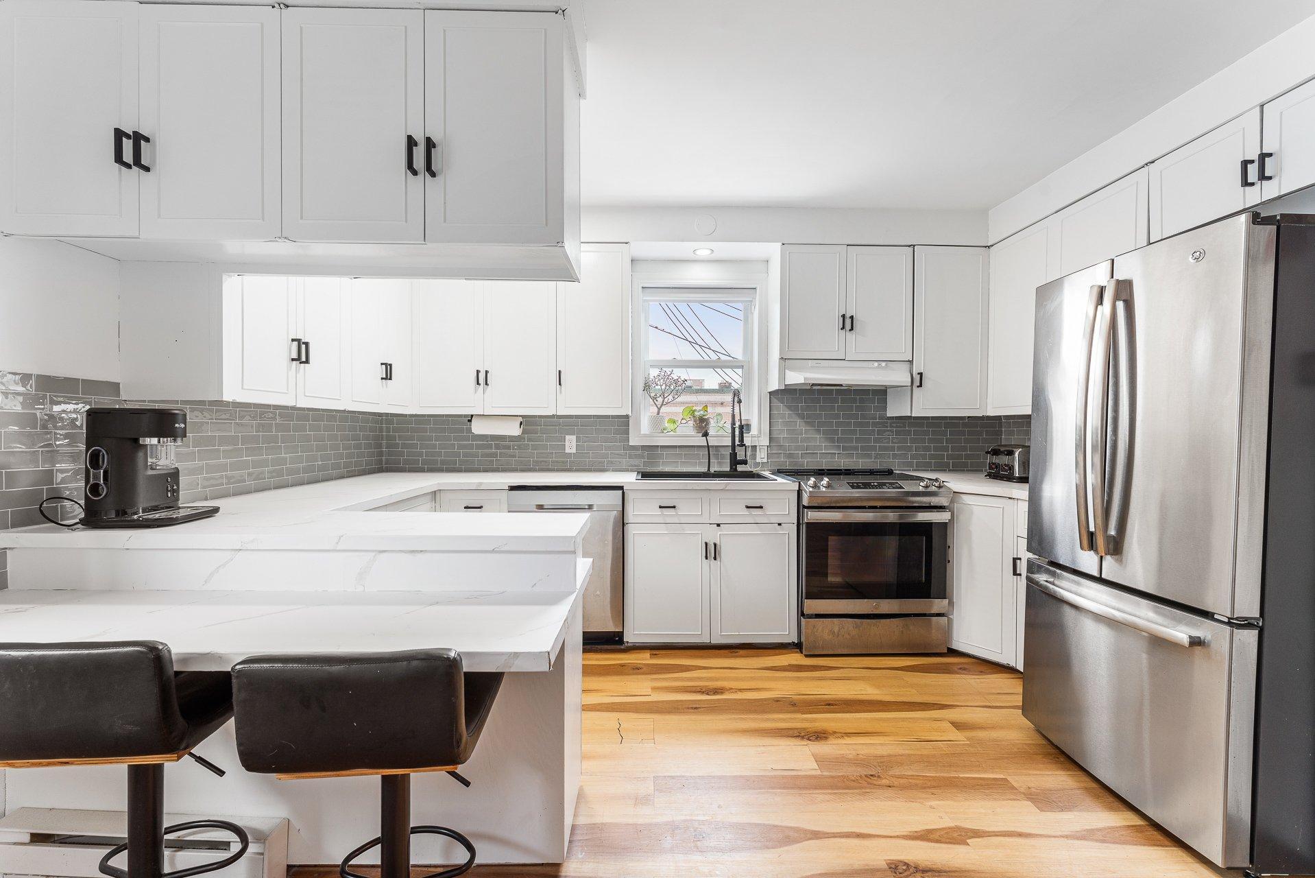 









56

 - A


10e Avenue N.

,
Sherbrooke (Fleurimont),




QC
J1E2S9

