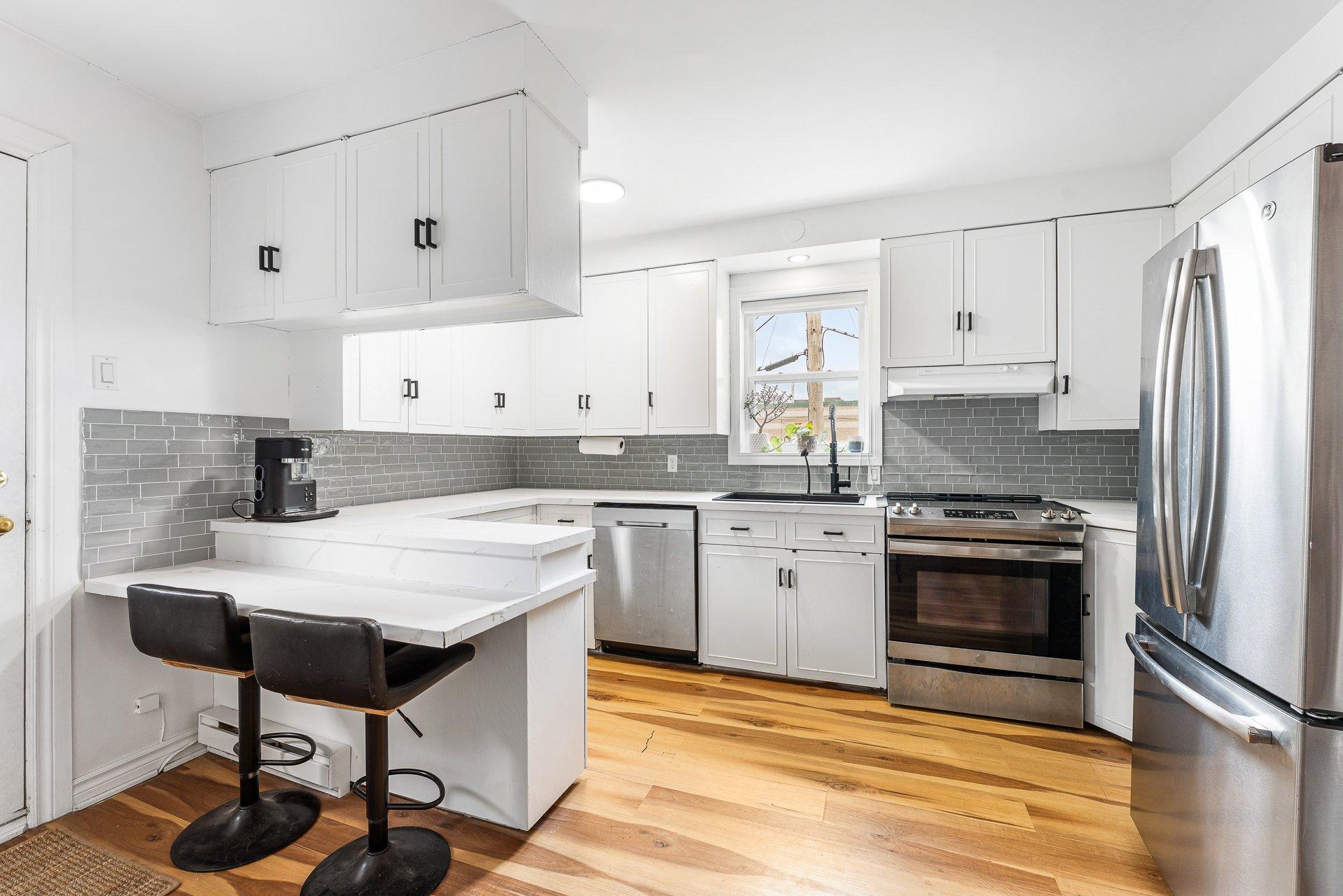 









56

 - A


10e Avenue N.

,
Sherbrooke (Fleurimont),




QC
J1E2S9

