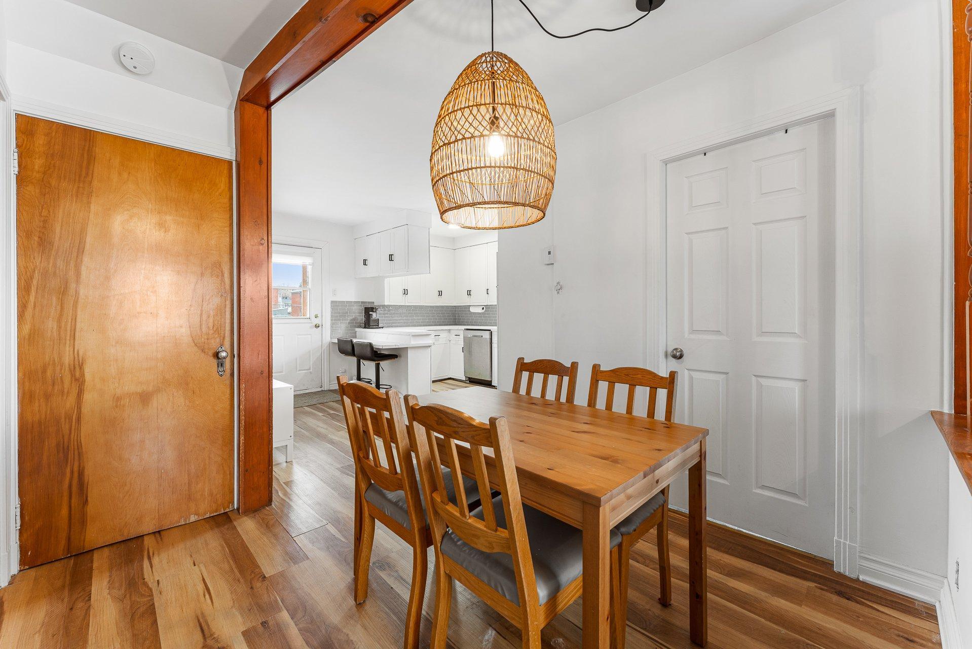 









56

 - A


10e Avenue N.

,
Sherbrooke (Fleurimont),




QC
J1E2S9

