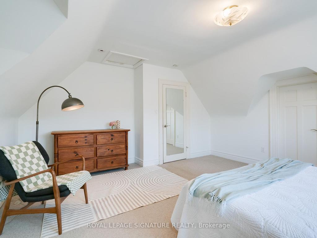 









18


Weybourne

Crescent,
Toronto,




ON
M4N 2R3

