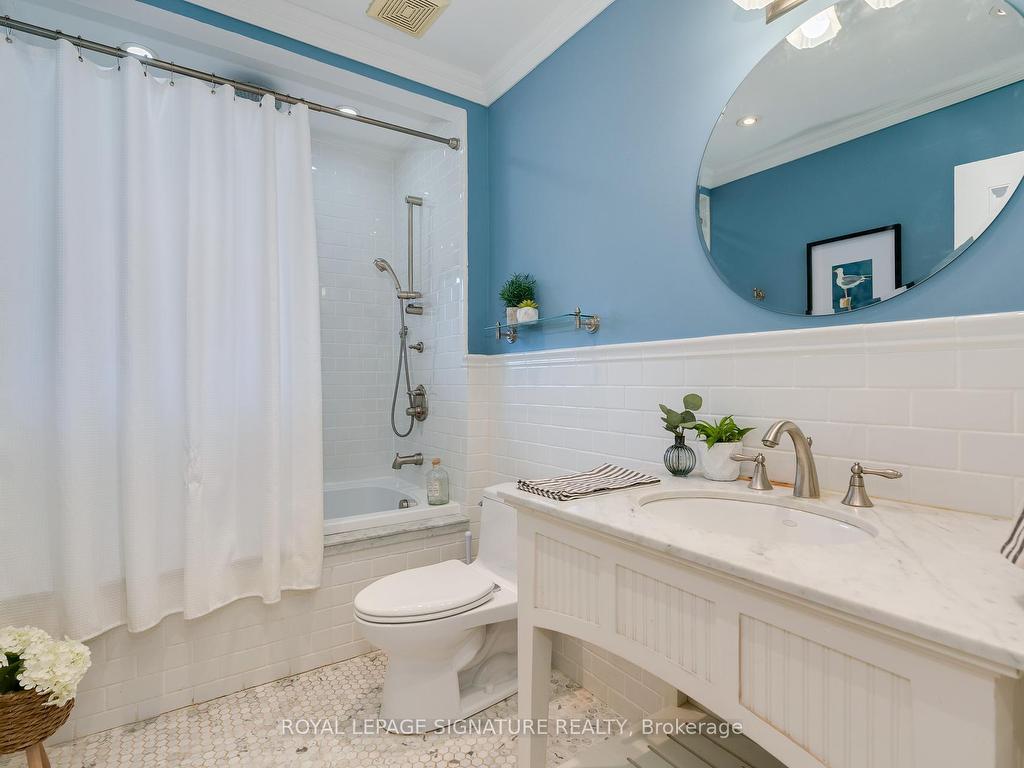 









18


Weybourne

Crescent,
Toronto,




ON
M4N 2R3

