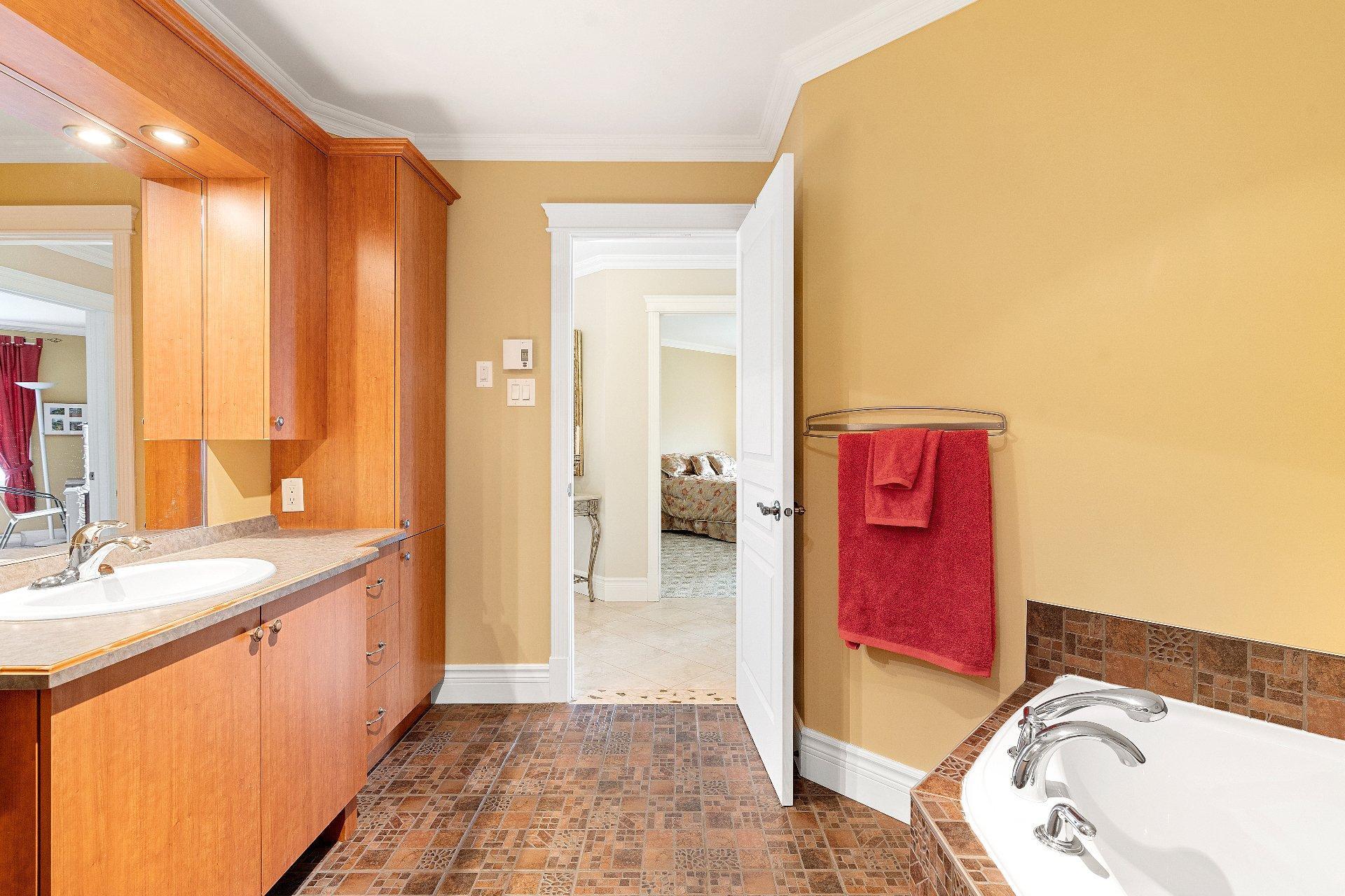 









6050


Rue Le Mesnil

, 208,
Québec (Les Rivières),




QC
G2K0A2

