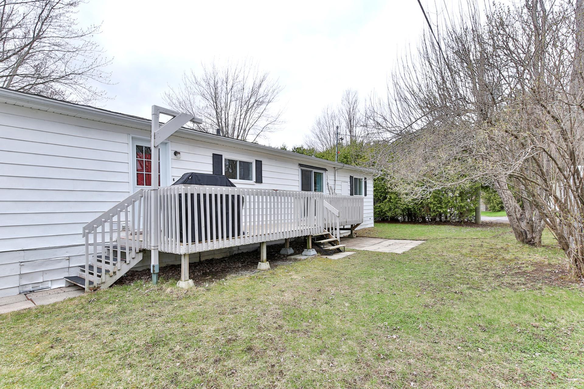 









3


Rue Laporte

,
Saint-Jean-sur-Richelieu,




QC
J2Y1A5

