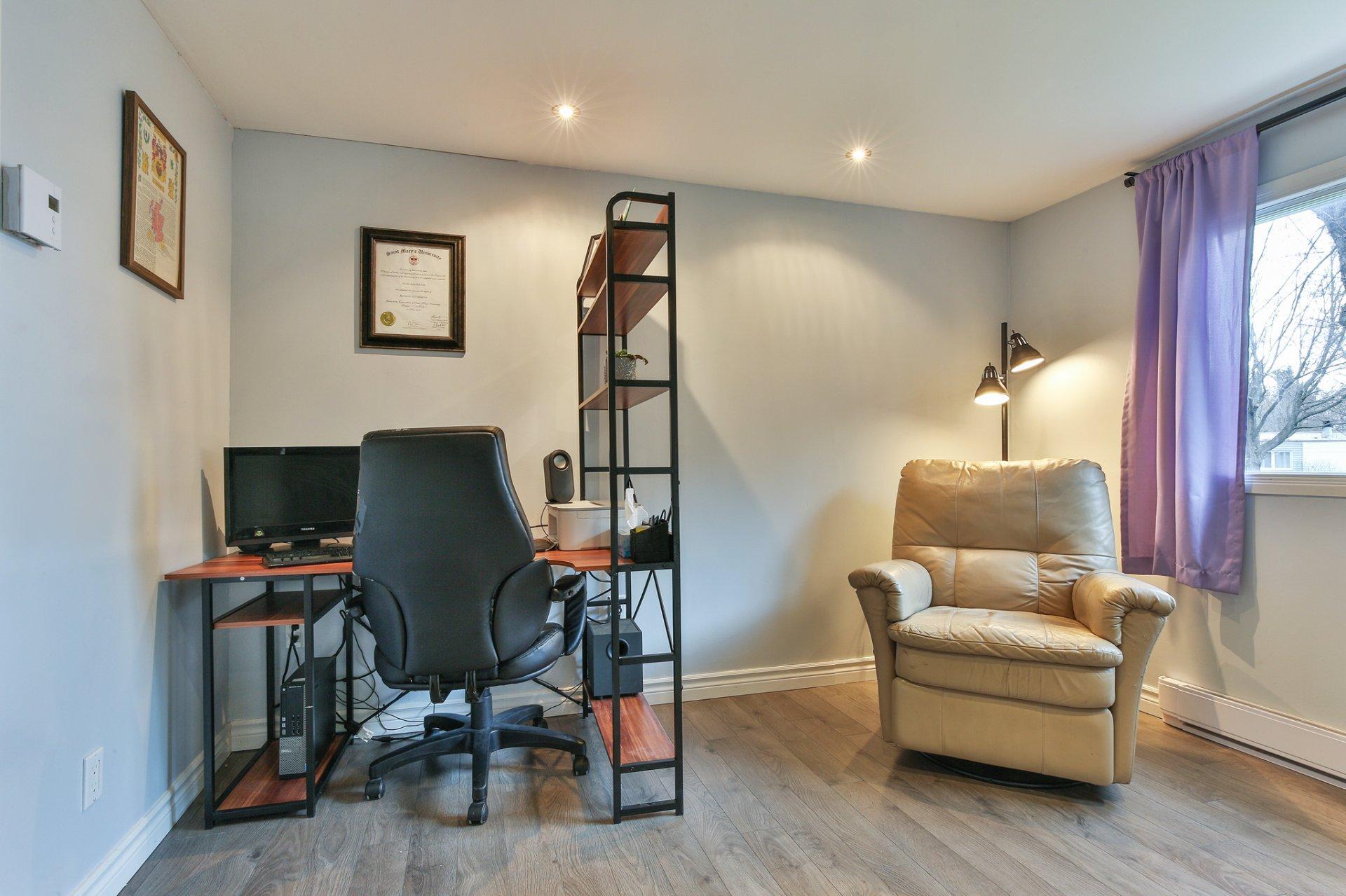 









3


Rue Laporte

,
Saint-Jean-sur-Richelieu,




QC
J2Y1A5

