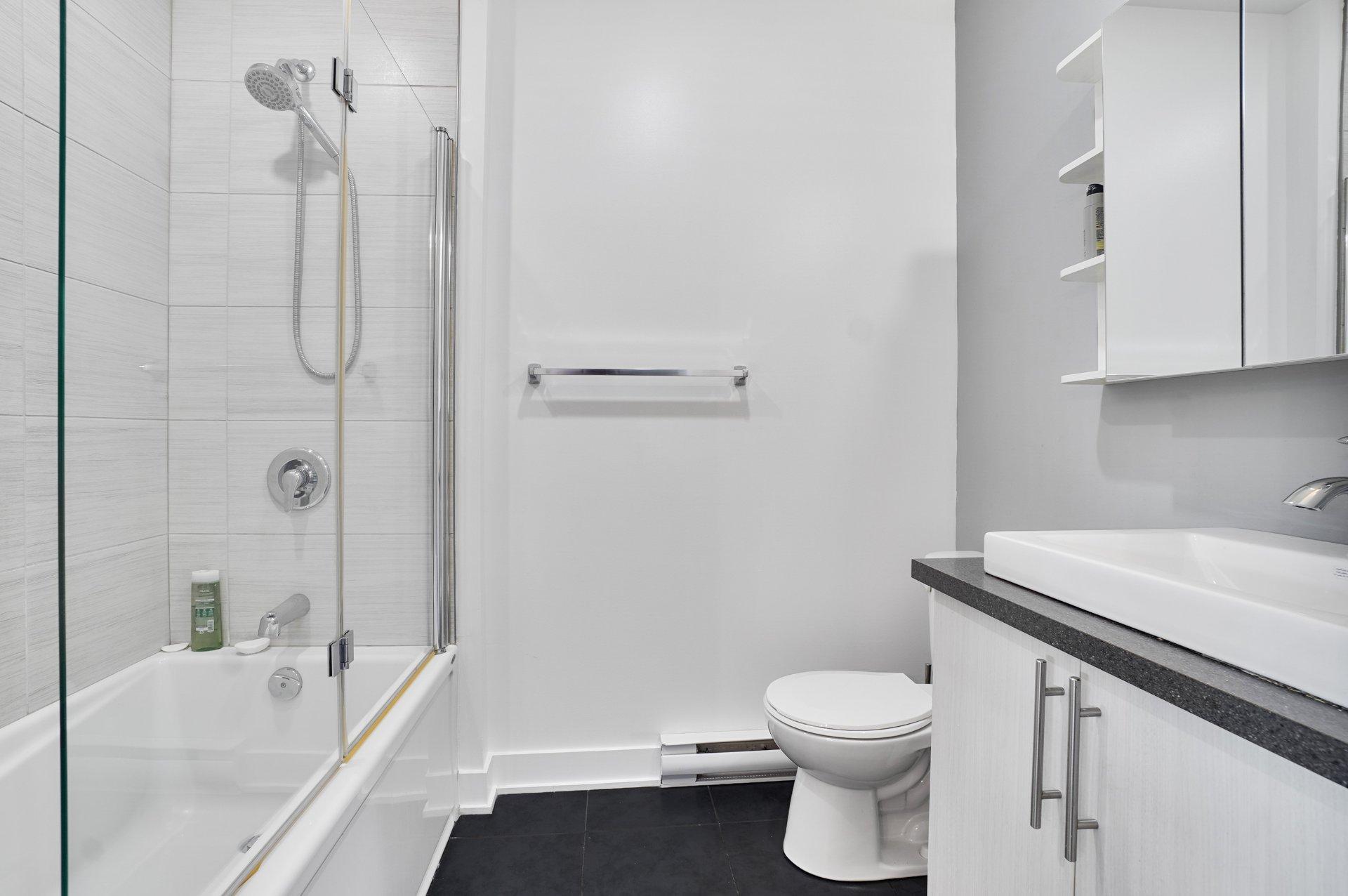 









6300


Rue de Chambéry

, 115,
Brossard,




QC
J4Z0N7

