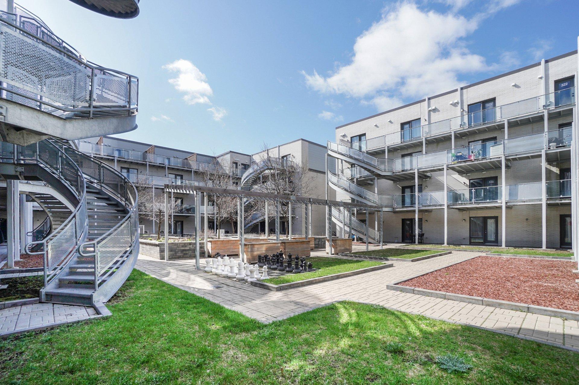 









6300


Rue de Chambéry

, 115,
Brossard,




QC
J4Z0N7

