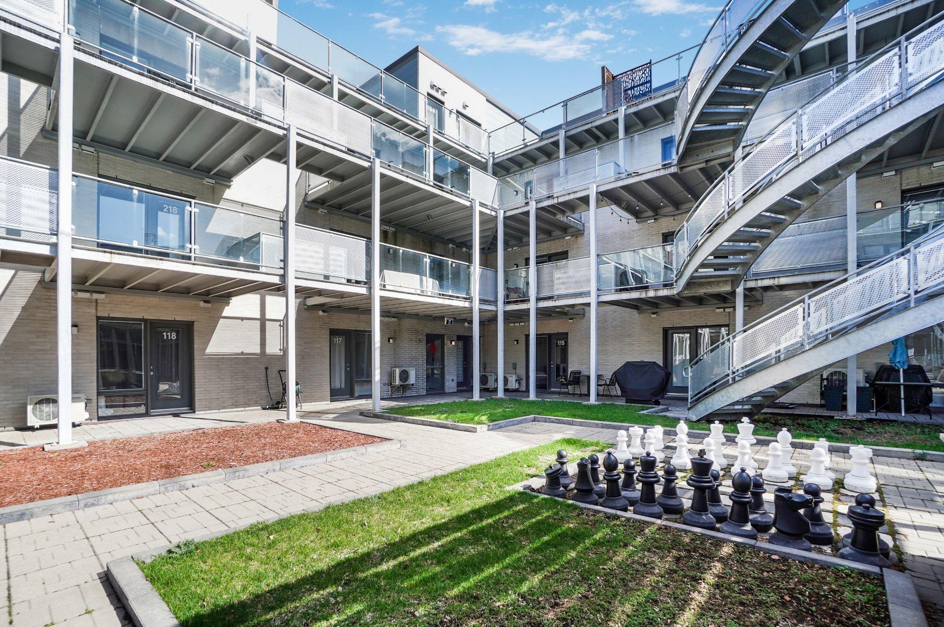 









6300


Rue de Chambéry

, 115,
Brossard,




QC
J4Z0N7

