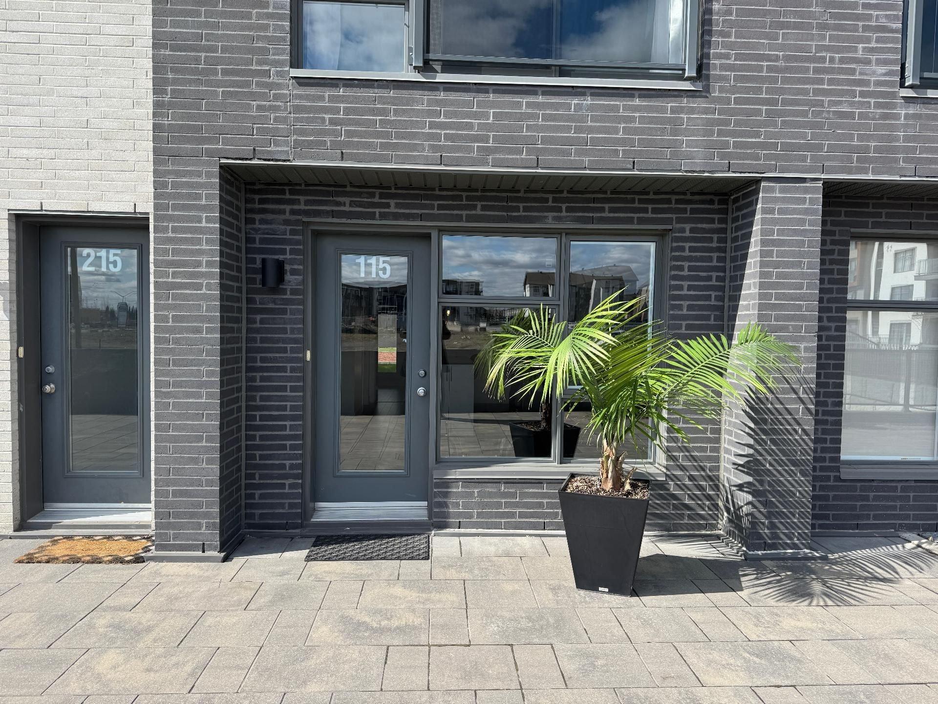 









6300


Rue de Chambéry

, 115,
Brossard,




QC
J4Z0N7

