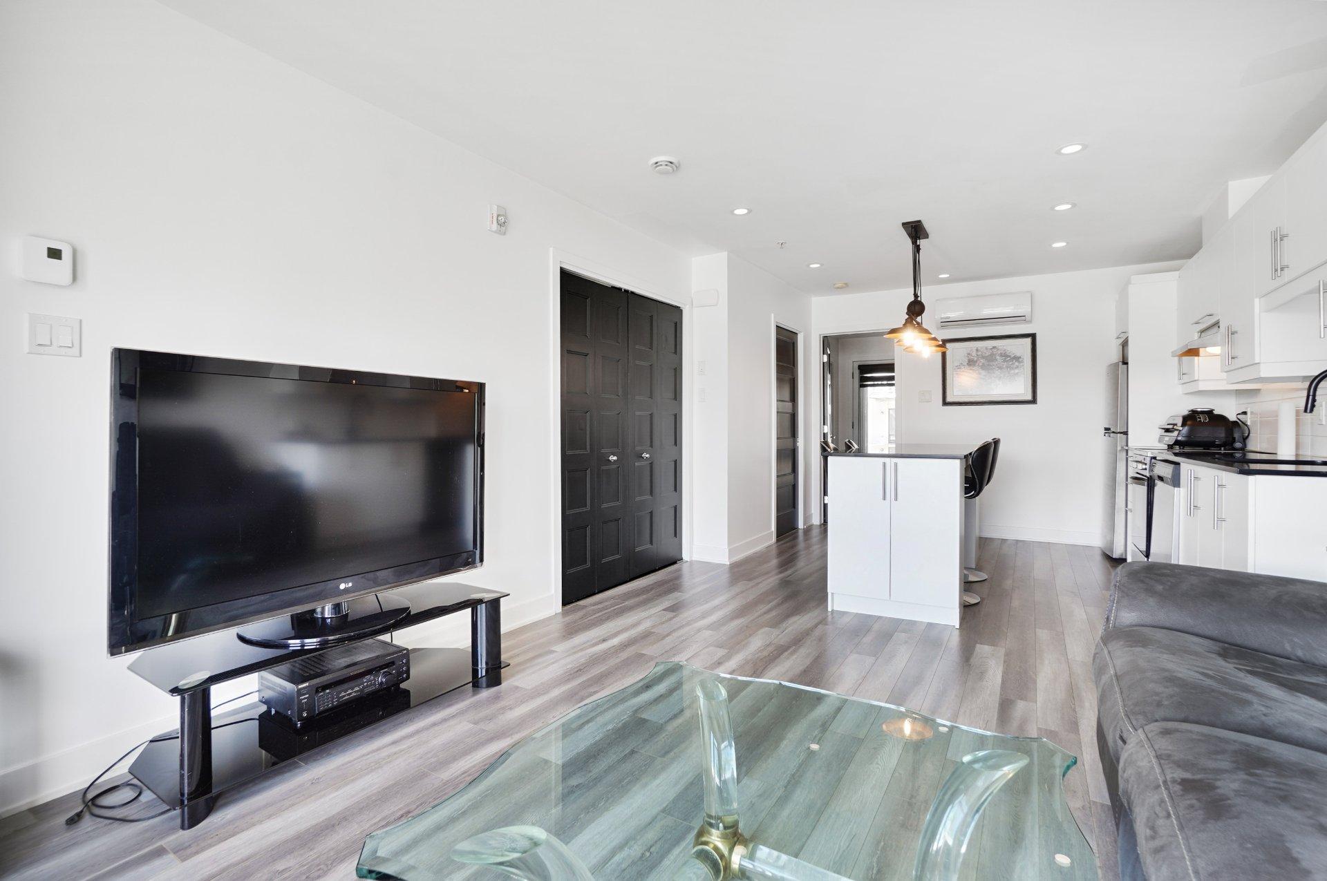 









6300


Rue de Chambéry

, 115,
Brossard,




QC
J4Z0N7

