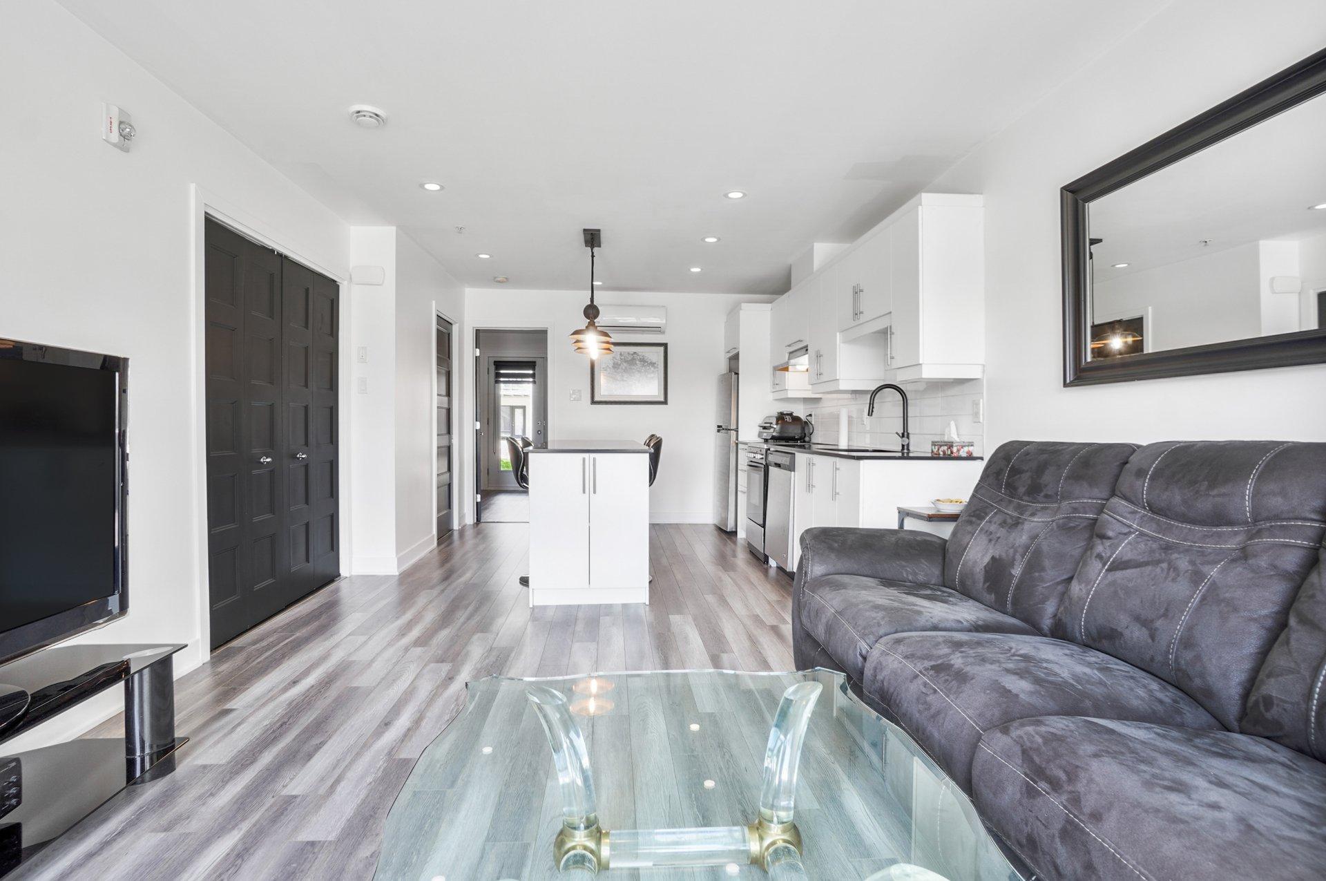 









6300


Rue de Chambéry

, 115,
Brossard,




QC
J4Z0N7

