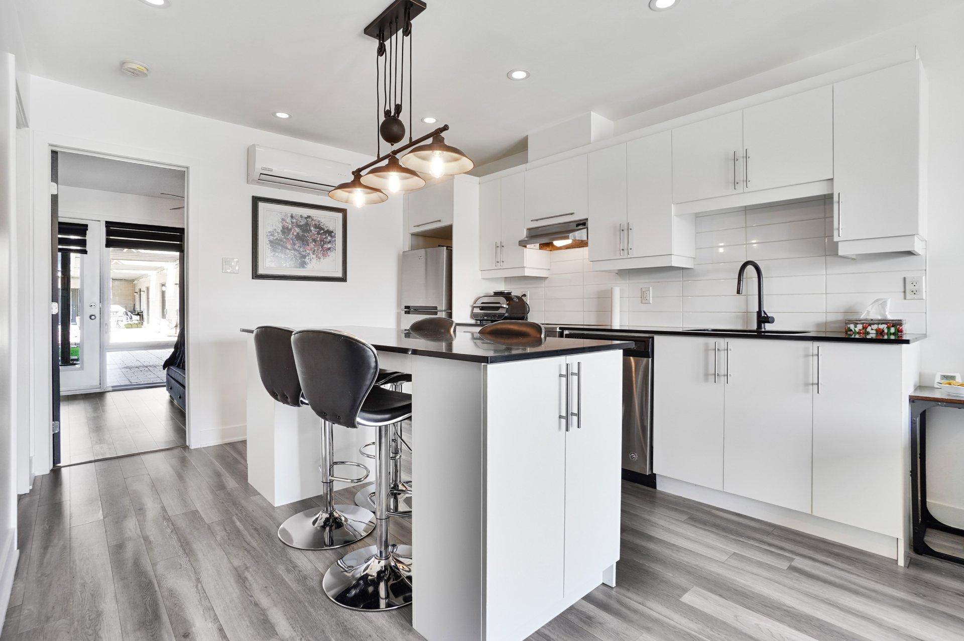 









6300


Rue de Chambéry

, 115,
Brossard,




QC
J4Z0N7

