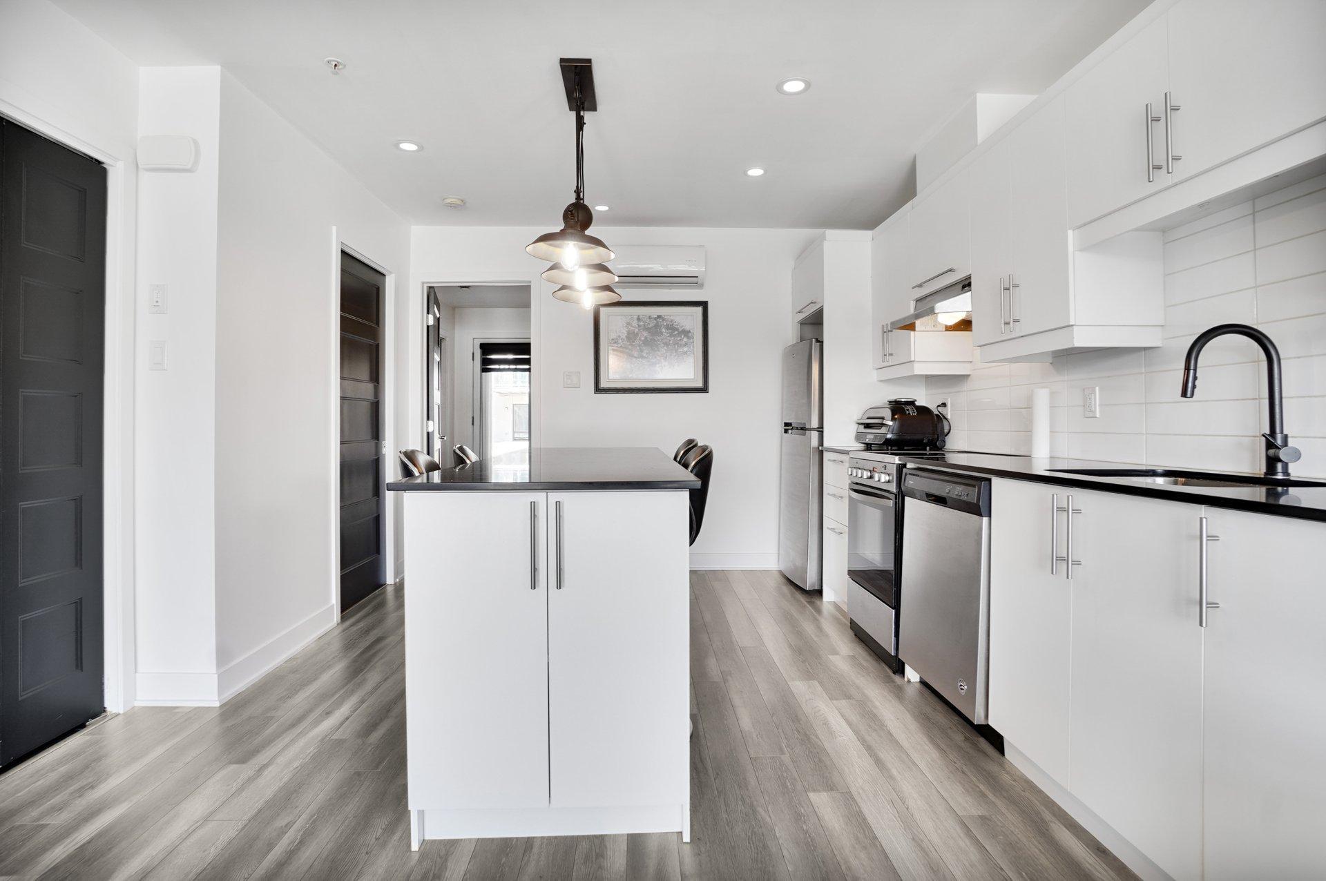 









6300


Rue de Chambéry

, 115,
Brossard,




QC
J4Z0N7

