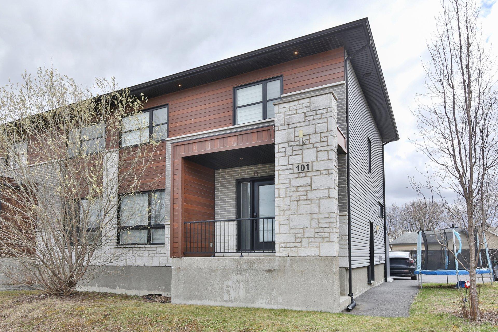 









101


Rue Principale

,
Saint-Mathieu,




QC
J0L2H0


