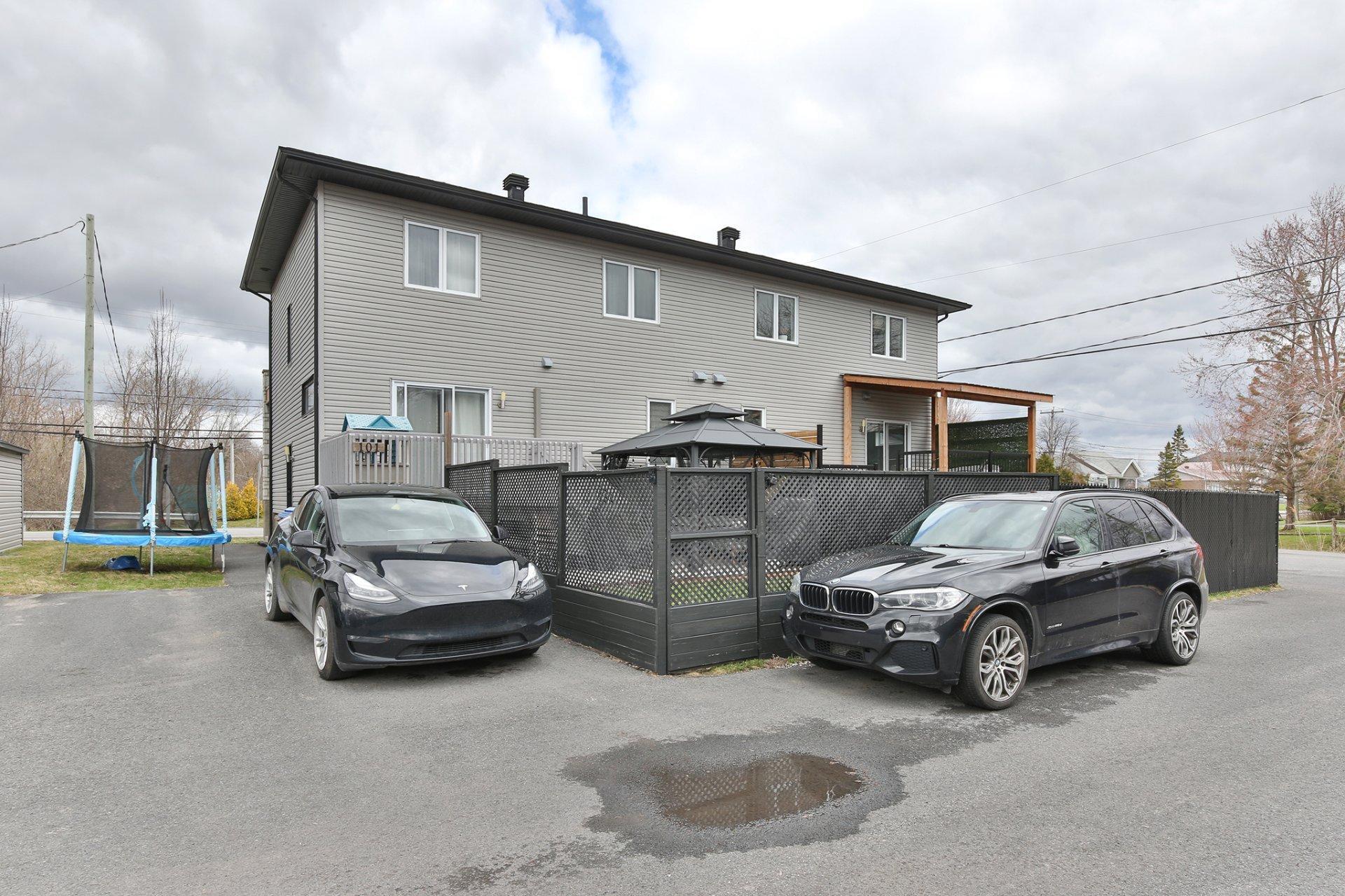 









101


Rue Principale

,
Saint-Mathieu,




QC
J0L2H0


