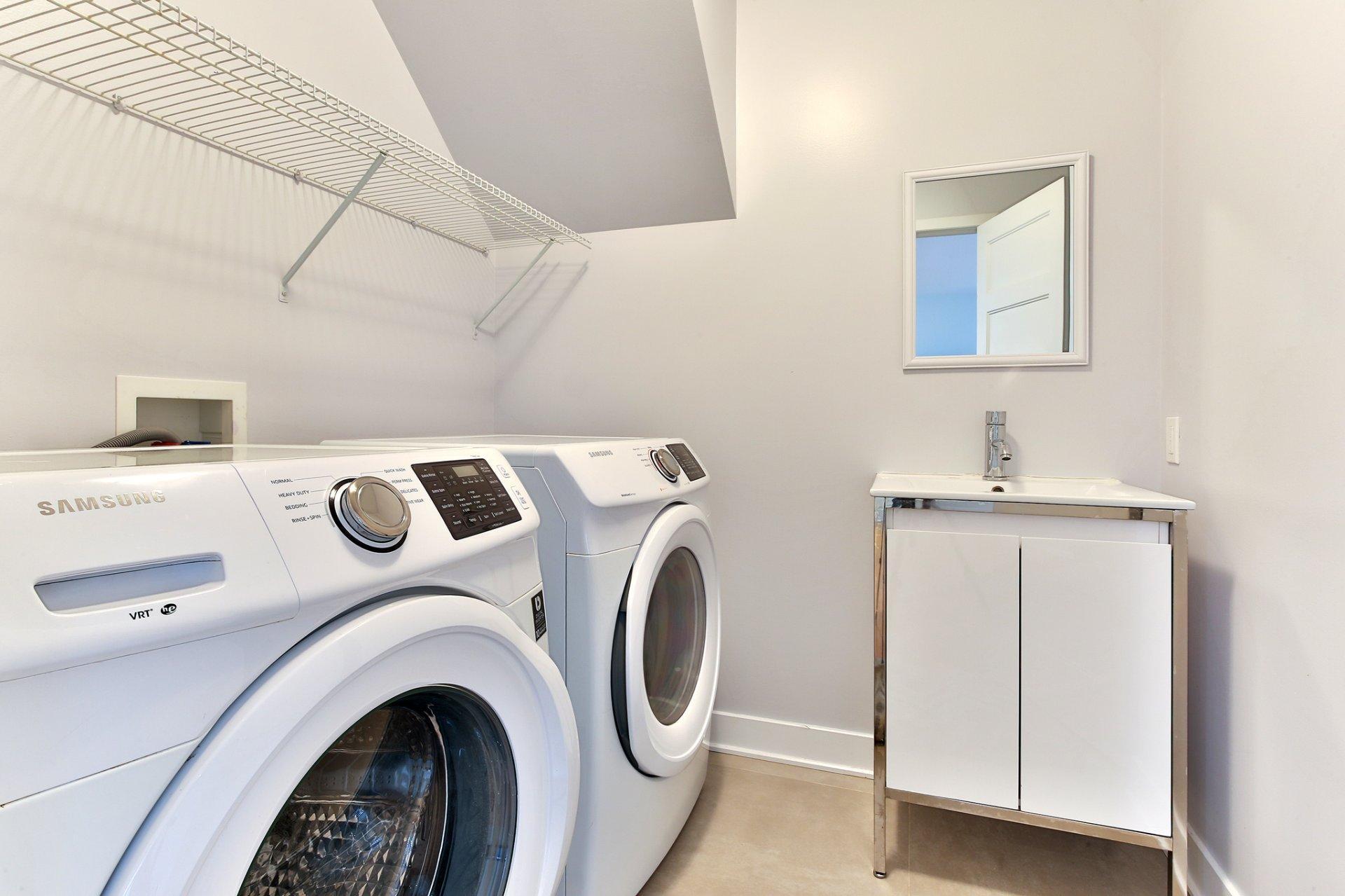 









101


Rue Principale

,
Saint-Mathieu,




QC
J0L2H0

