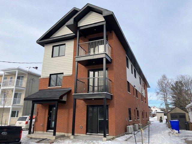 









169


Rue Dorchester

, 2,
Gatineau (Buckingham),




QC
J8L1L5

