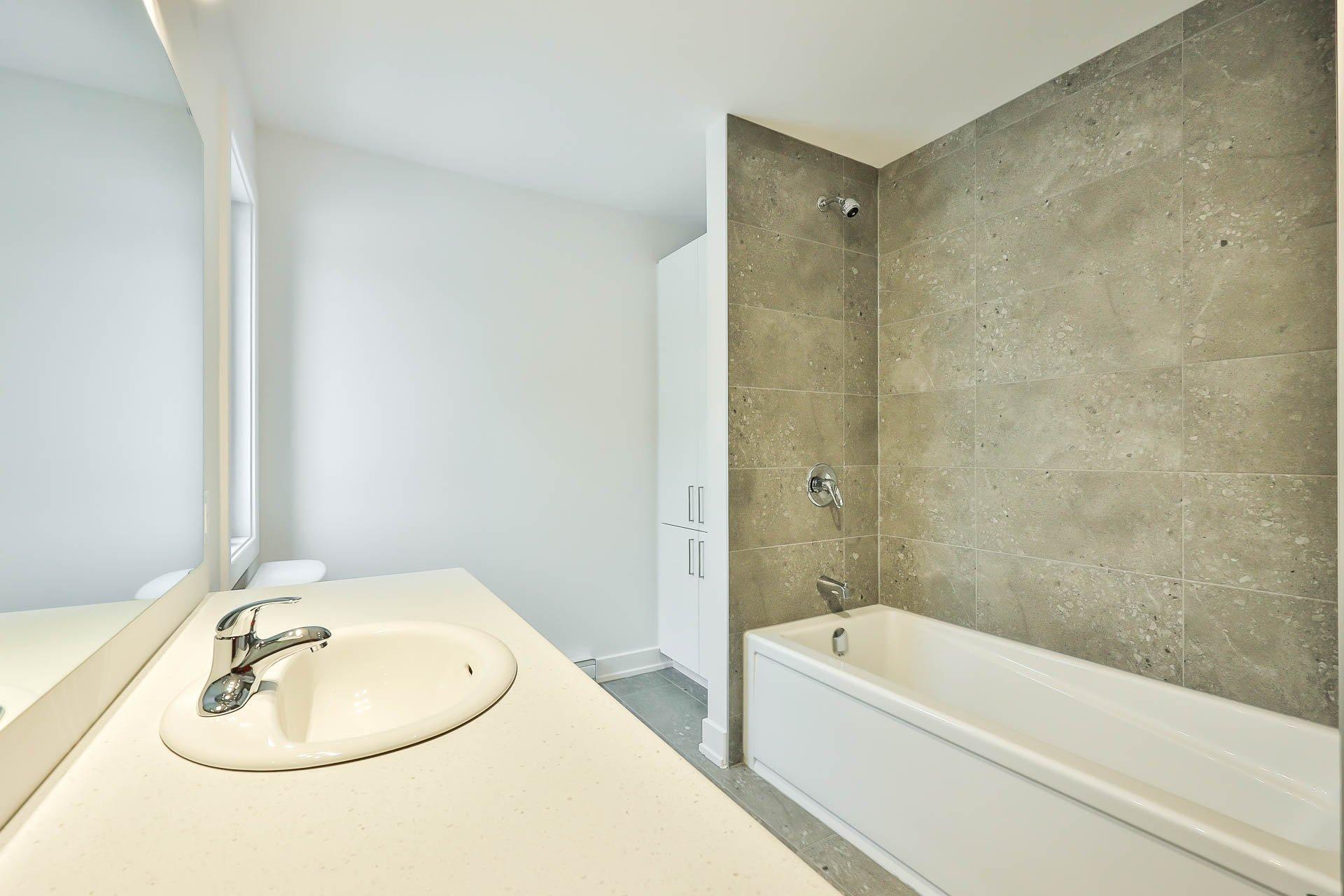 









169


Rue Dorchester

, 2,
Gatineau (Buckingham),




QC
J8L1L5

