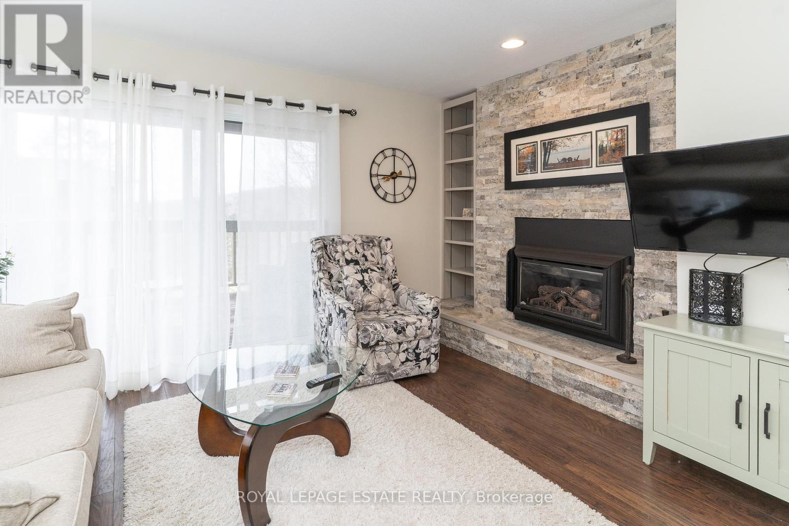 












201 - 27 DEERHURST DRIVE

,
Huntsville,




Ontario
P1H1A9


