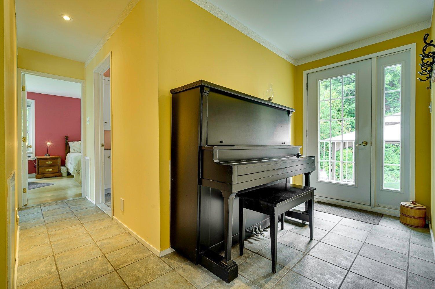 









132


Ch. Fournel

,
Sainte-Anne-des-Lacs,




QC
J0R1B0

