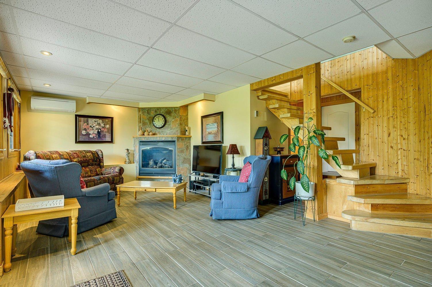 









132


Ch. Fournel

,
Sainte-Anne-des-Lacs,




QC
J0R1B0

