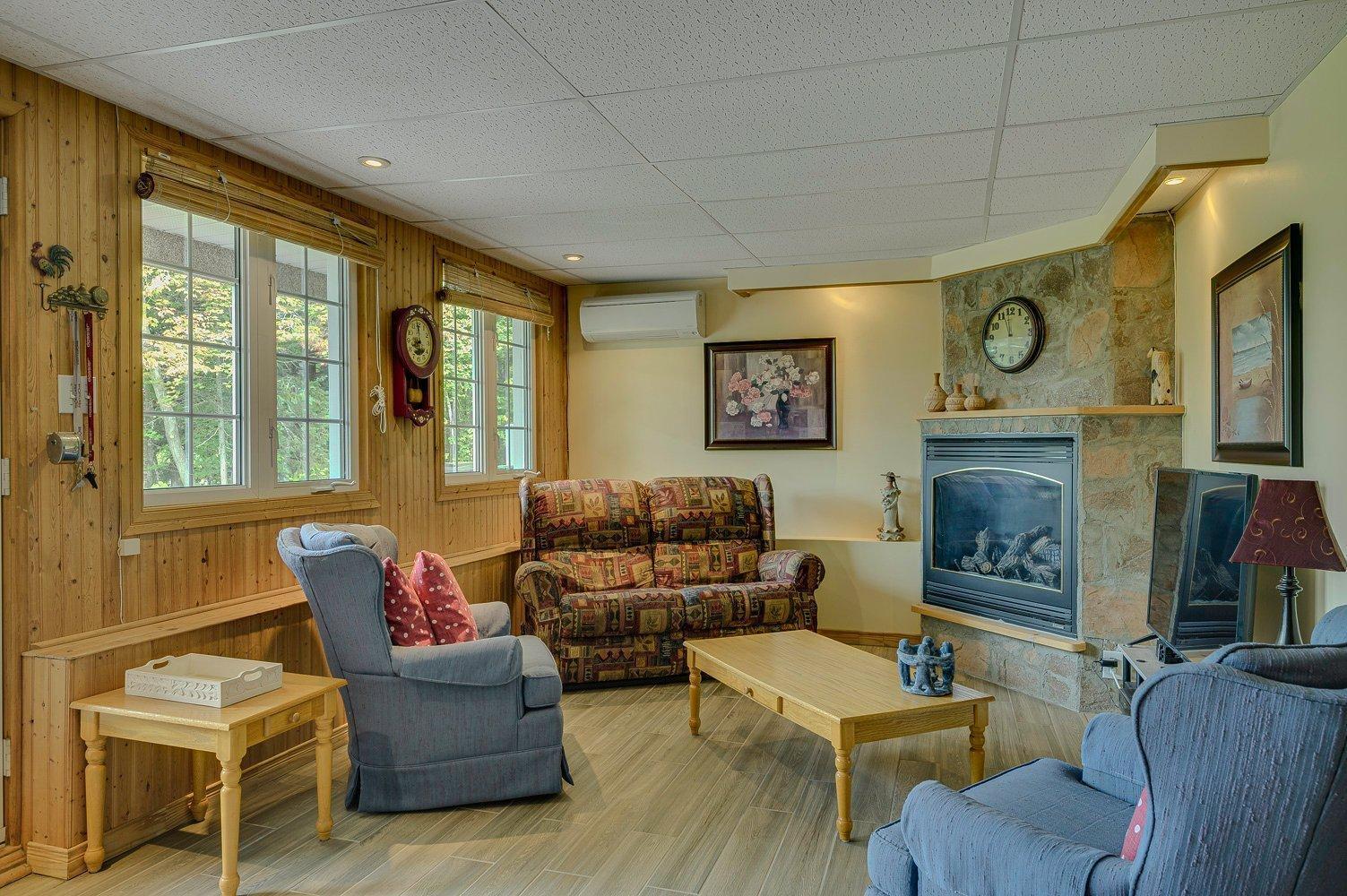 









132


Ch. Fournel

,
Sainte-Anne-des-Lacs,




QC
J0R1B0


