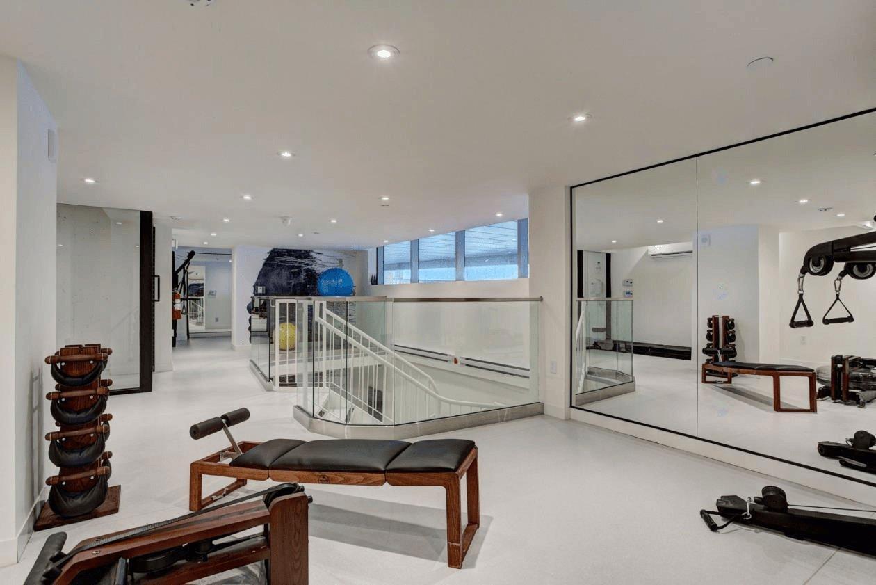 









360


Rue Mayor

, 1504,
Montréal (Ville-Marie),




QC
H3A0J4


