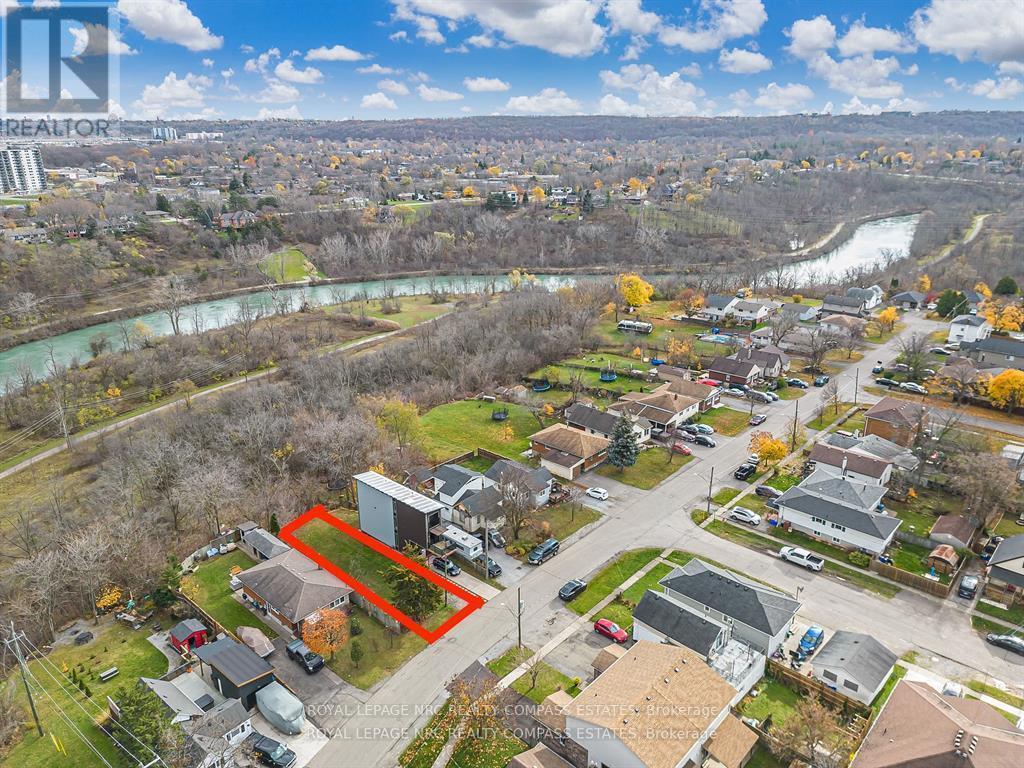 












15 HILLVIEW ROAD N

,
St. Catharines (Western Hill),







Ontario
L2S1S1

