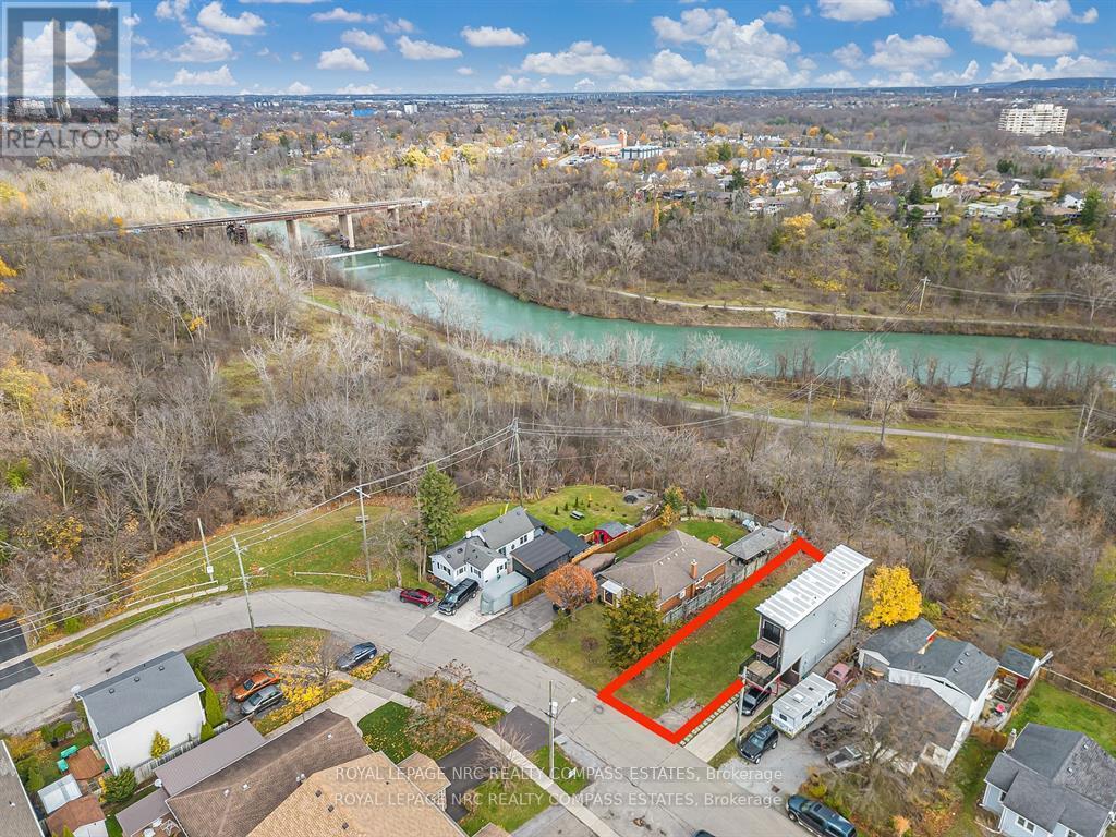 












15 HILLVIEW ROAD N

,
St. Catharines (Western Hill),







Ontario
L2S1S1

