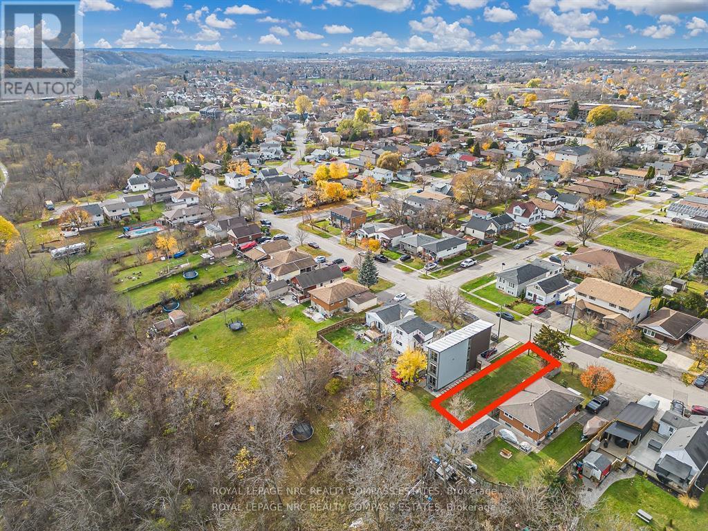 












15 HILLVIEW ROAD N

,
St. Catharines (Western Hill),







Ontario
L2S1S1

