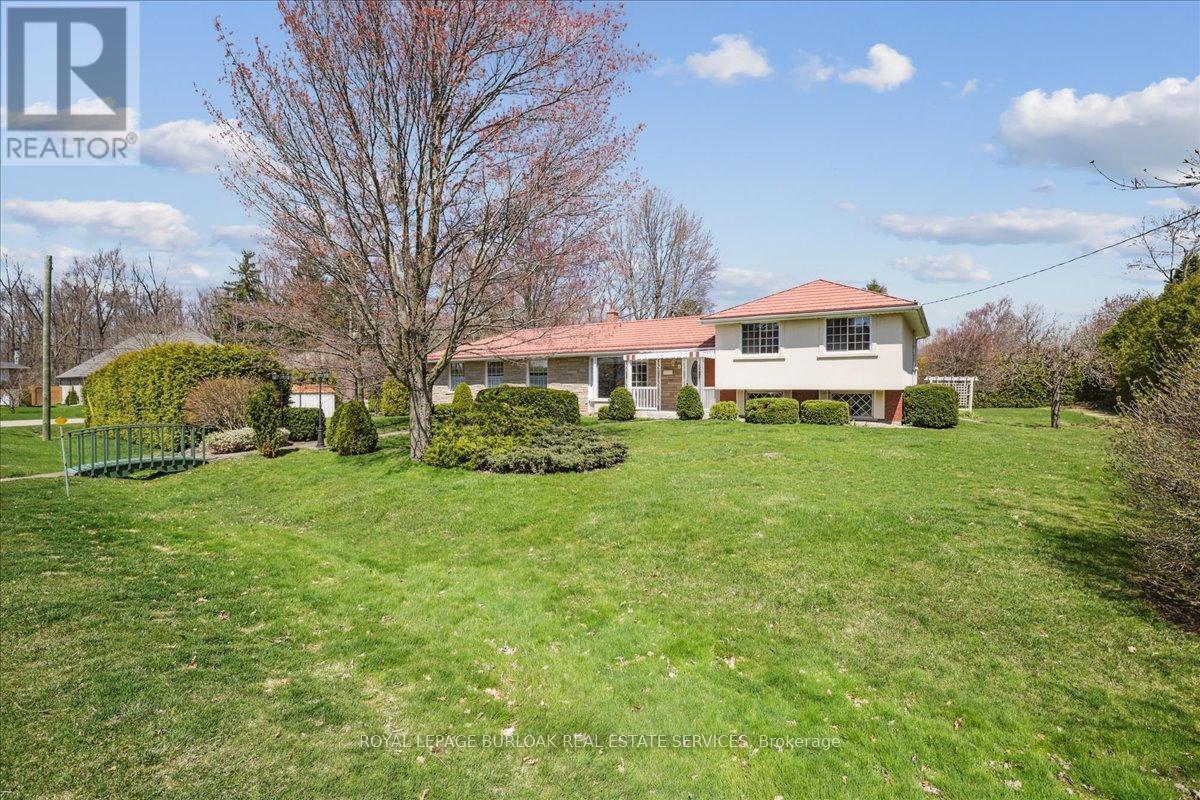 












1 WESTVIEW CRESCENT

,
Hamilton,




Ontario
L8B0E4

