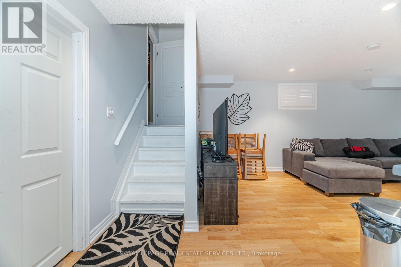 












54 OAKHAVEN PLACE

,
Hamilton,




Ontario
L9K0B6

