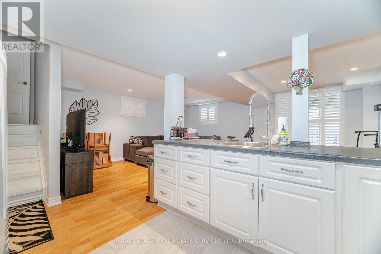 












54 OAKHAVEN PLACE

,
Hamilton,




Ontario
L9K0B6

