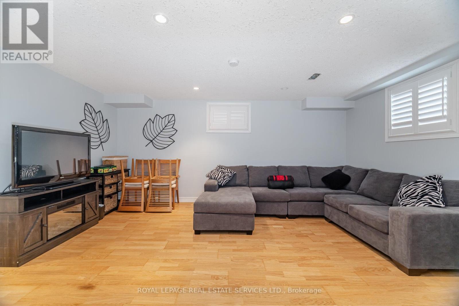 












54 OAKHAVEN PLACE

,
Hamilton,




Ontario
L9K0B6

