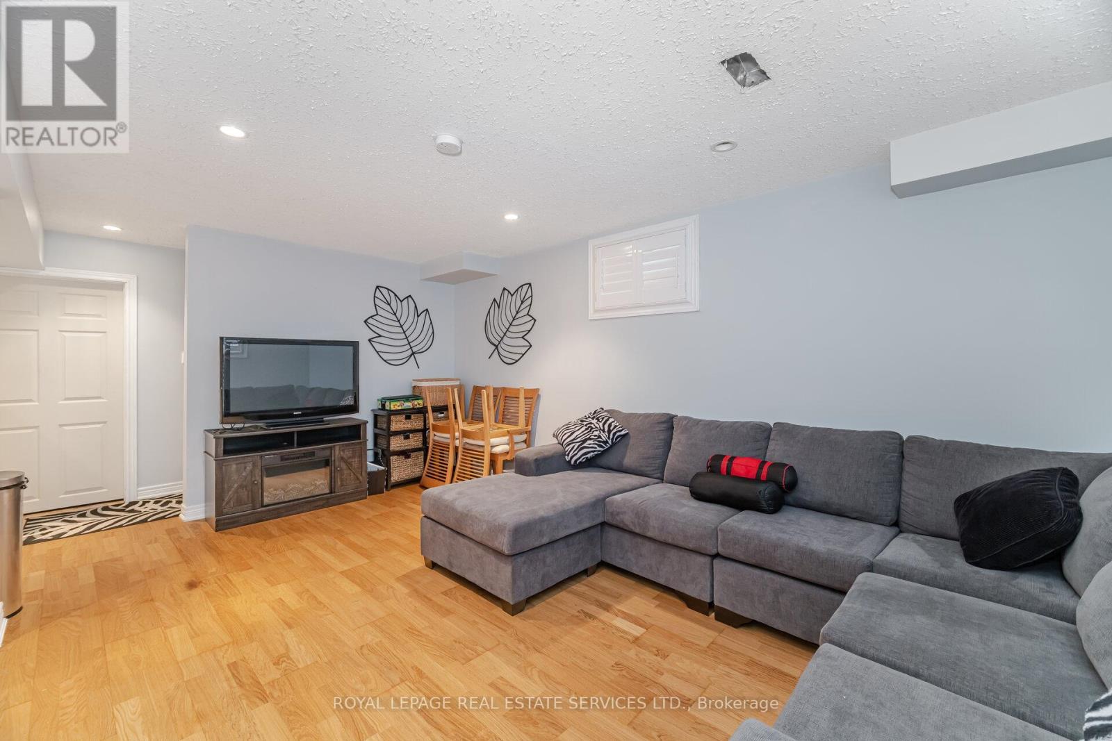 












54 OAKHAVEN PLACE

,
Hamilton,




Ontario
L9K0B6

