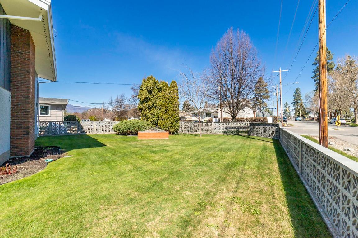 









980


Gerstmar

Road,
Kelowna,




BC
V1X 4B8

